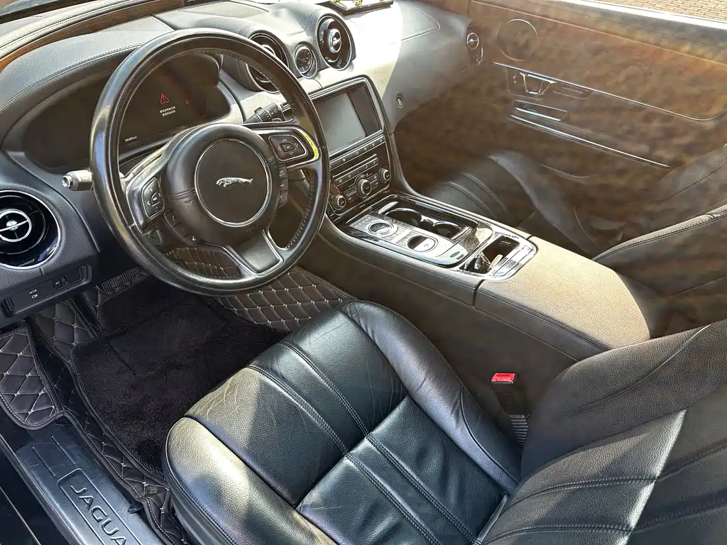 Jaguar XJ — миниатюра 4
