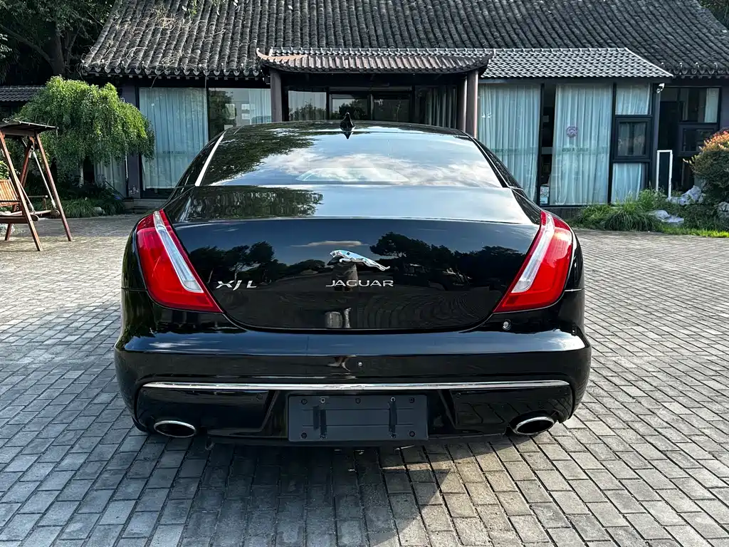 Jaguar XJ — миниатюра 8
