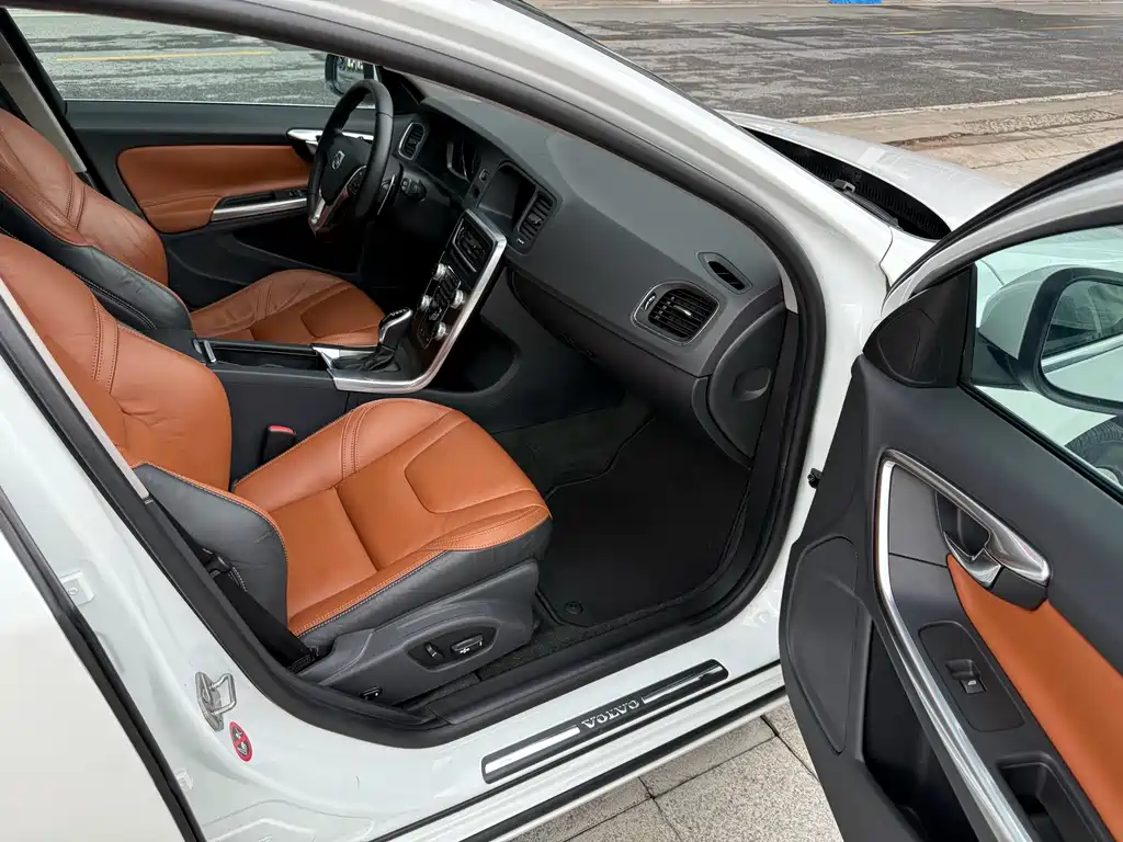 Volvo V60 — миниатюра 13