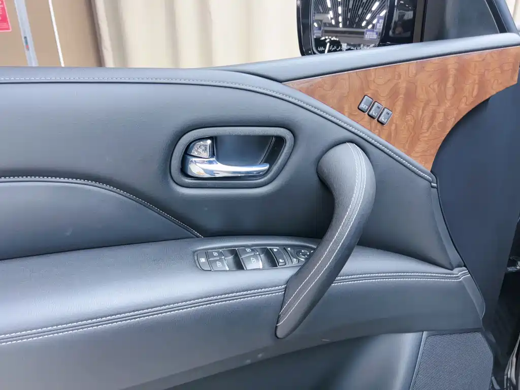 Infiniti QX80 — миниатюра 11