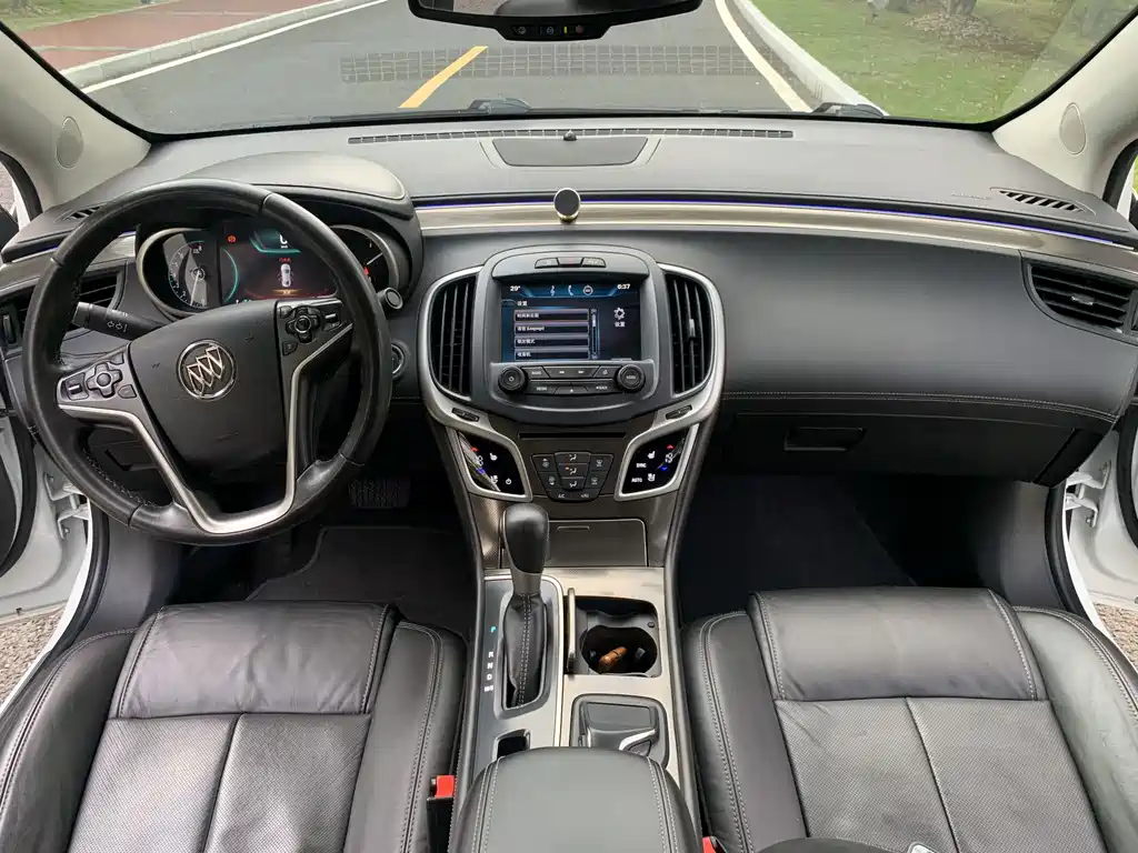 Buick LaCrosse — миниатюра 10