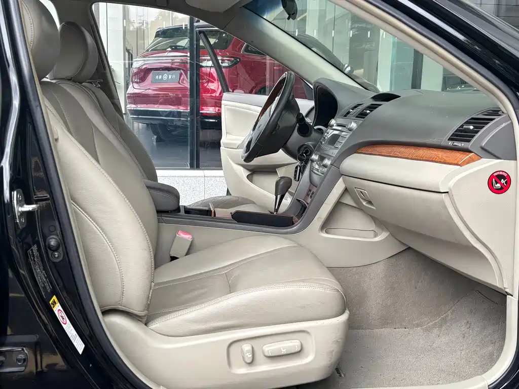 Toyota Camry — миниатюра 8