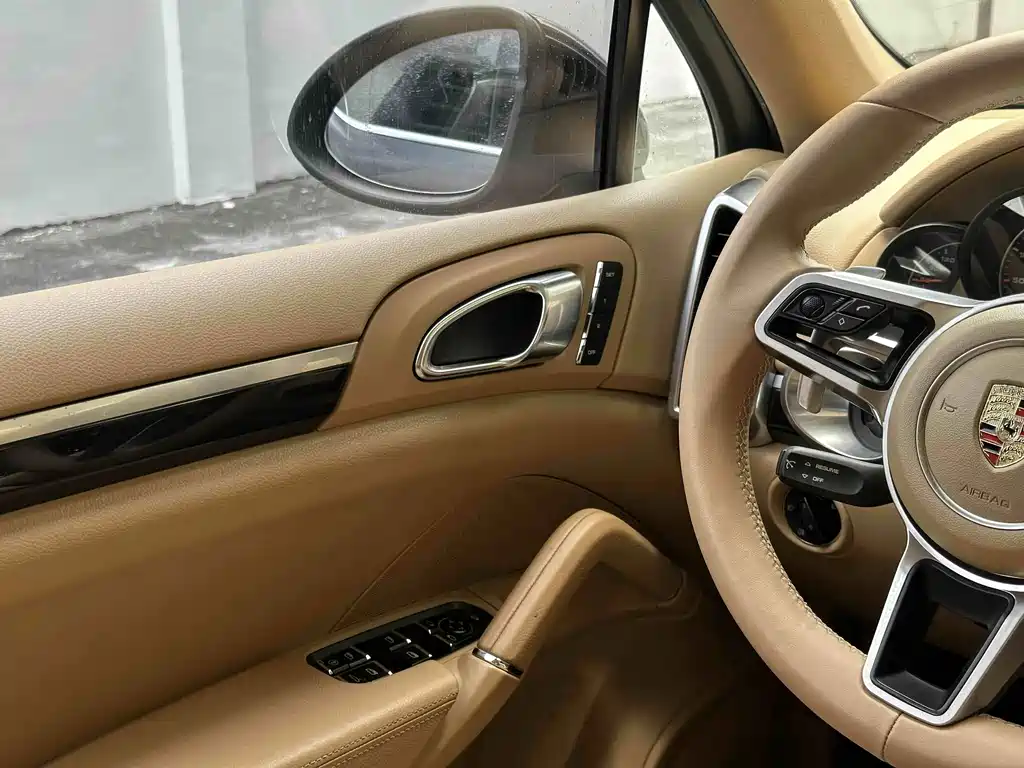 Porsche Cayenne — миниатюра 27