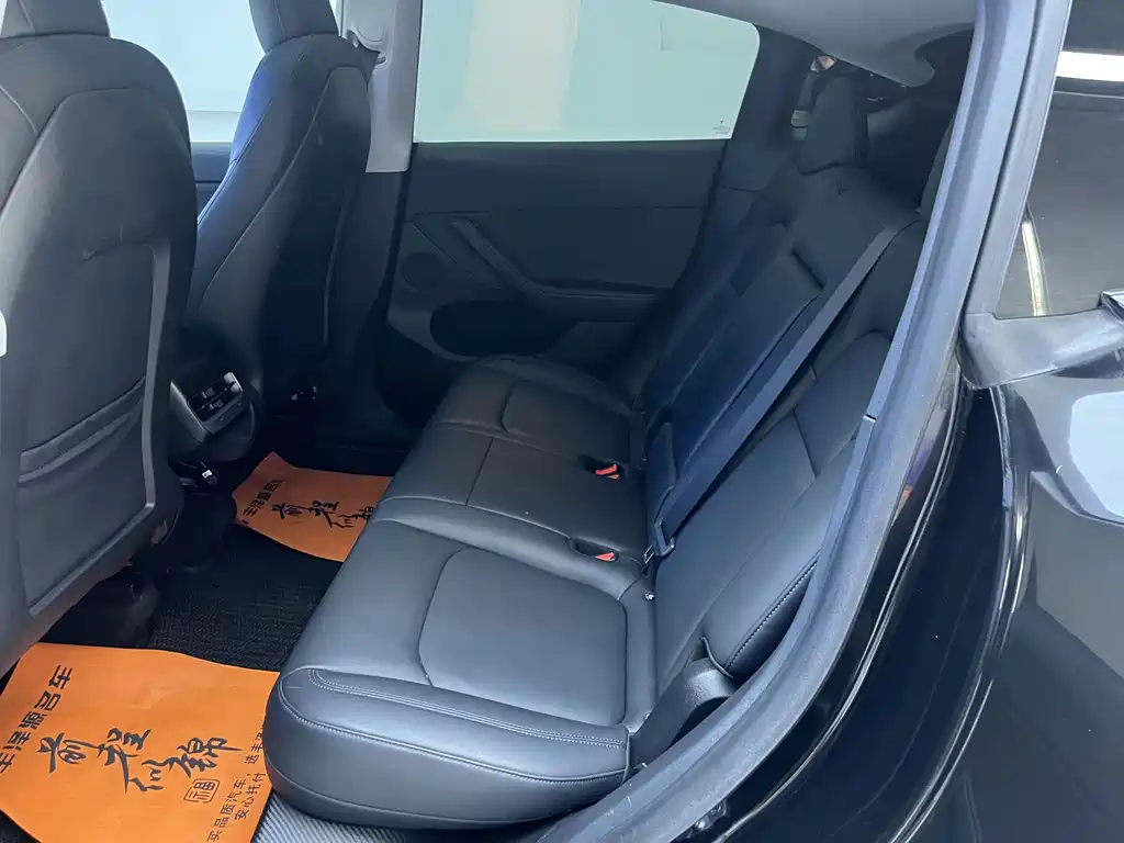 Tesla Model Y — миниатюра 7