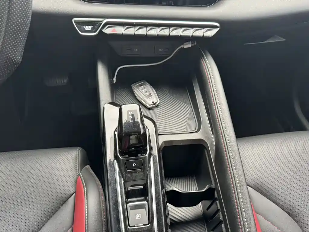 Geely Binyue — миниатюра 13