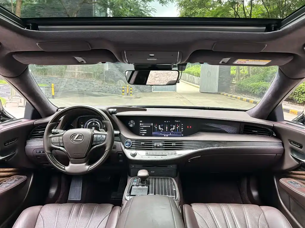 Lexus LS 2018 500h Luxury V