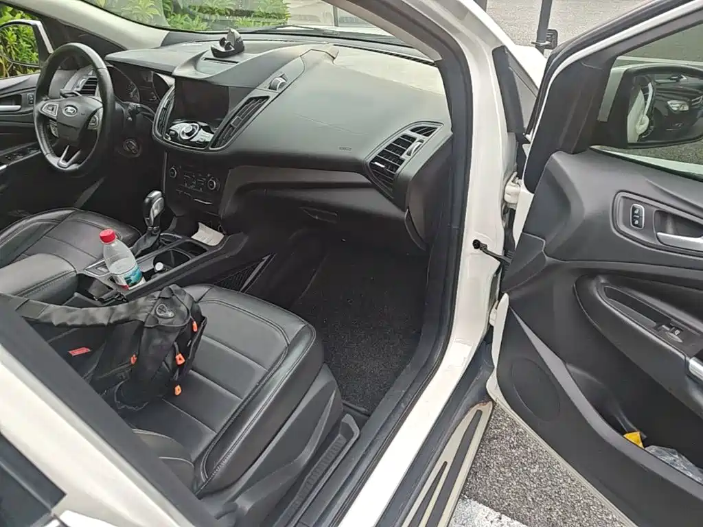 Ford Kuga — миниатюра 9