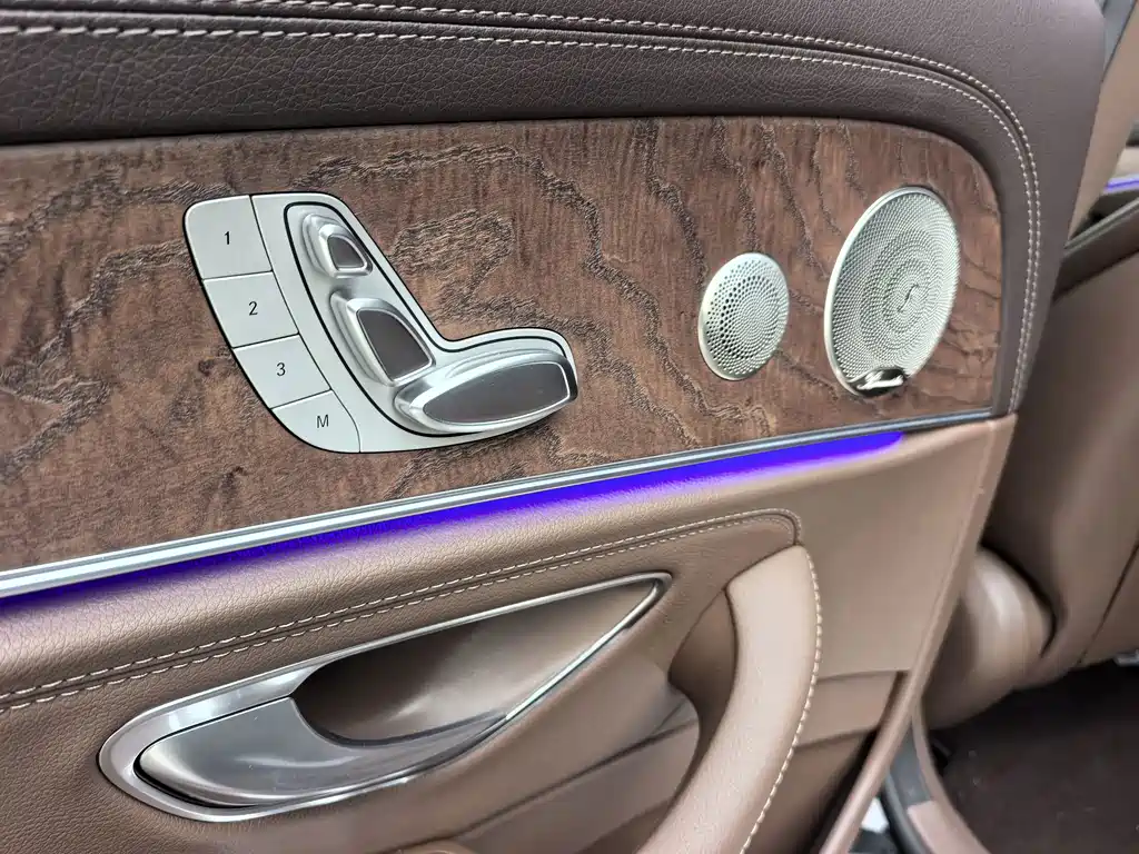 Mercedes-Benz E-Class — миниатюра 7