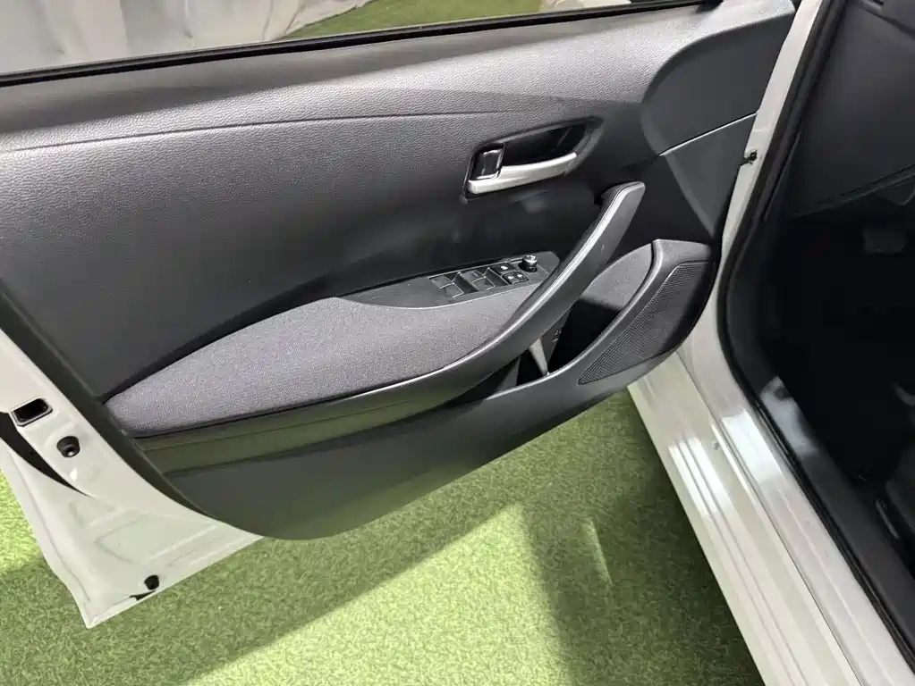 Toyota Corolla — миниатюра 12