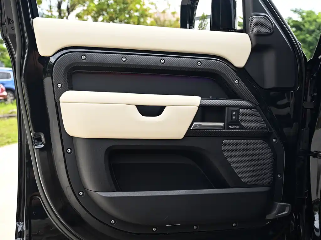 Land Rover Defender — миниатюра 16