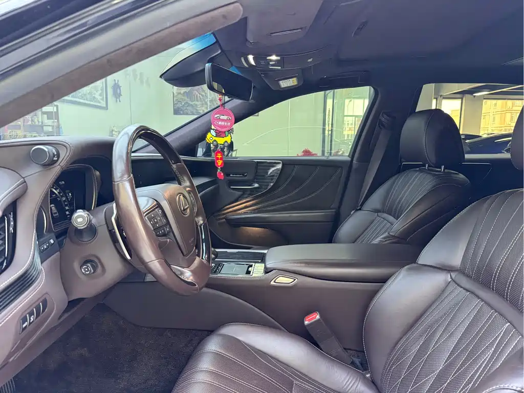 Lexus LS 2020 500h Luxury VI