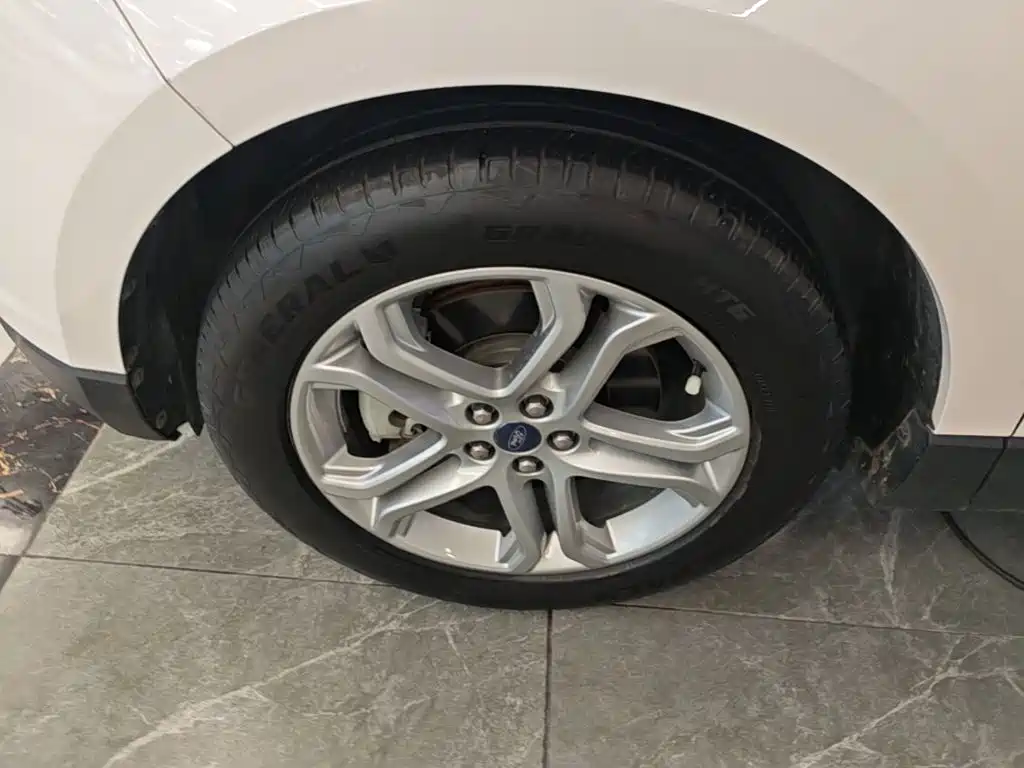 Ford Edge — миниатюра 23