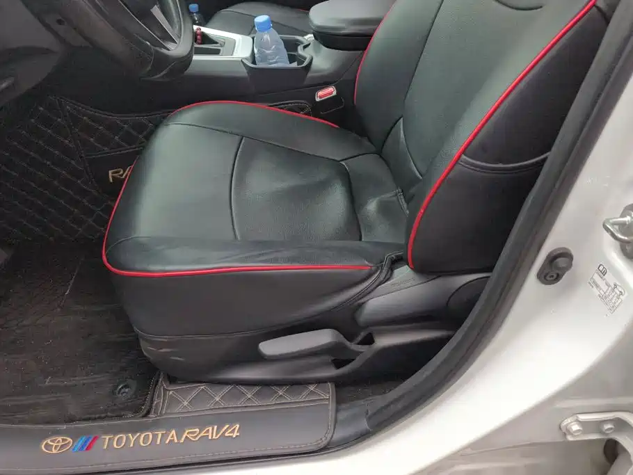 Toyota RAV4 — миниатюра 8