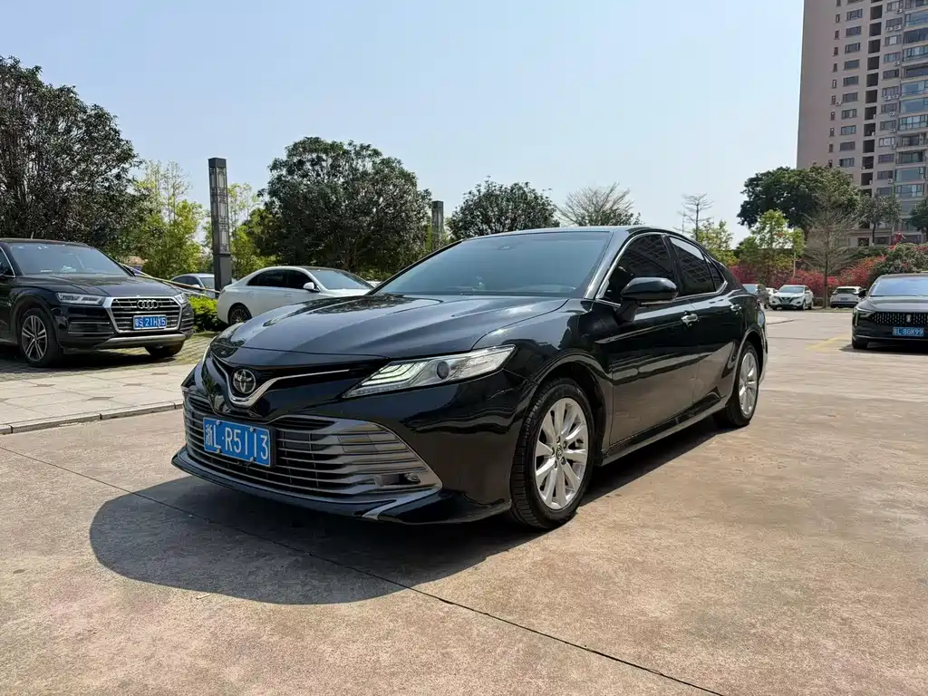 TOYOTA CAMRY