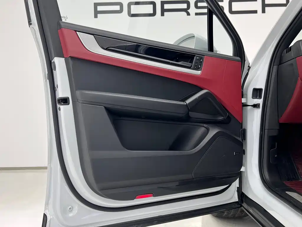 Porsche Cayenne — миниатюра 11