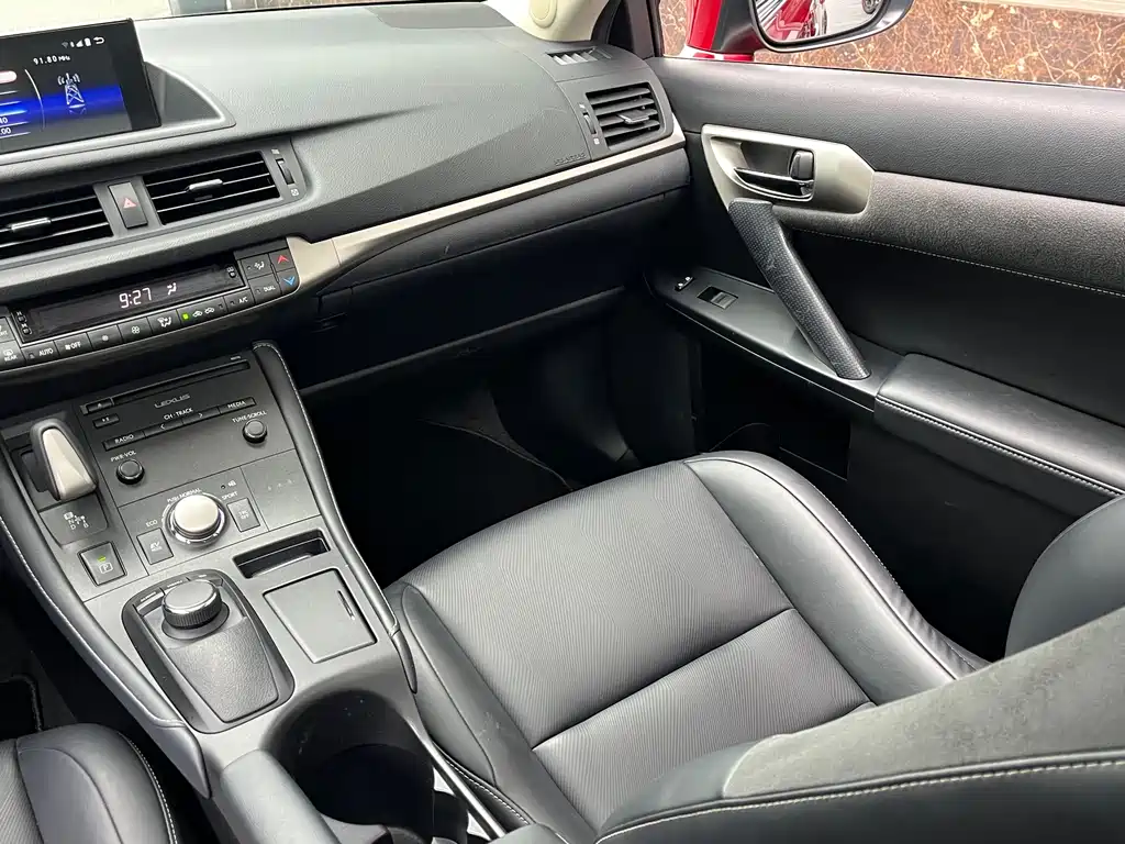 Lexus CT — миниатюра 11