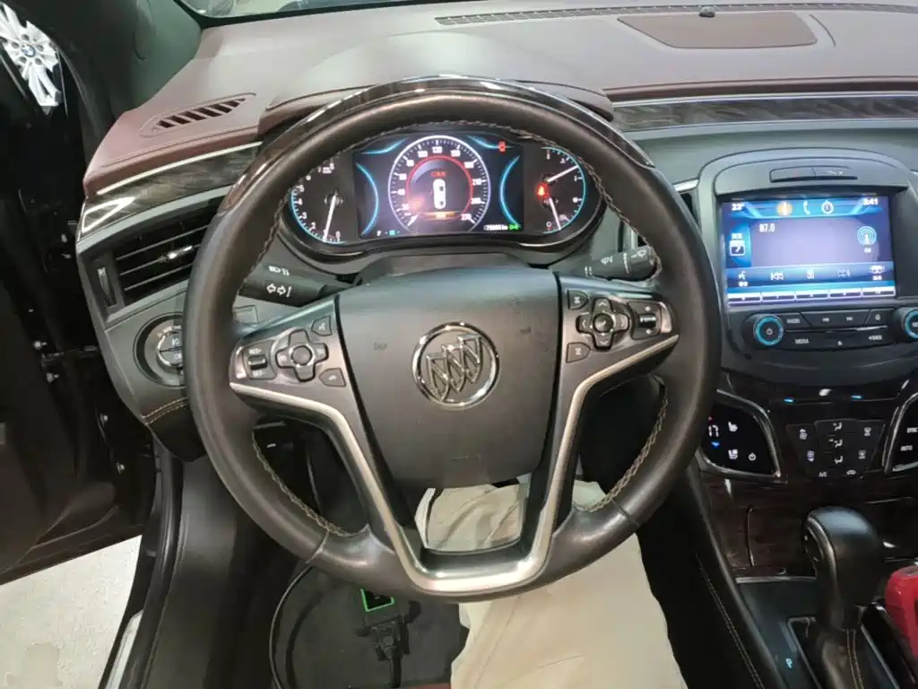 Buick LaCrosse — миниатюра 11