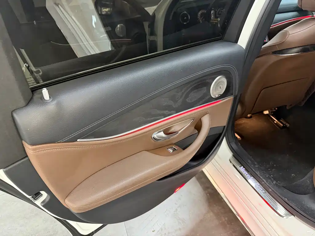 Mercedes-Benz E-Class — миниатюра 12