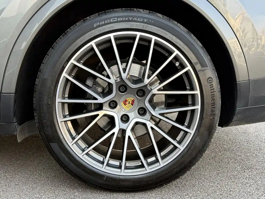 Porsche Cayenne — миниатюра 10