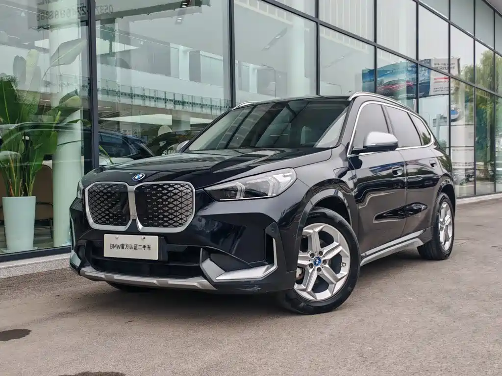 BMW iX1