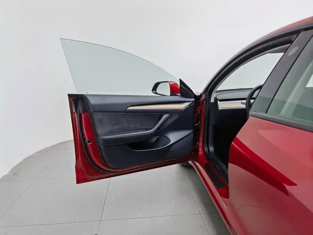 Tesla Model 3 — миниатюра 8