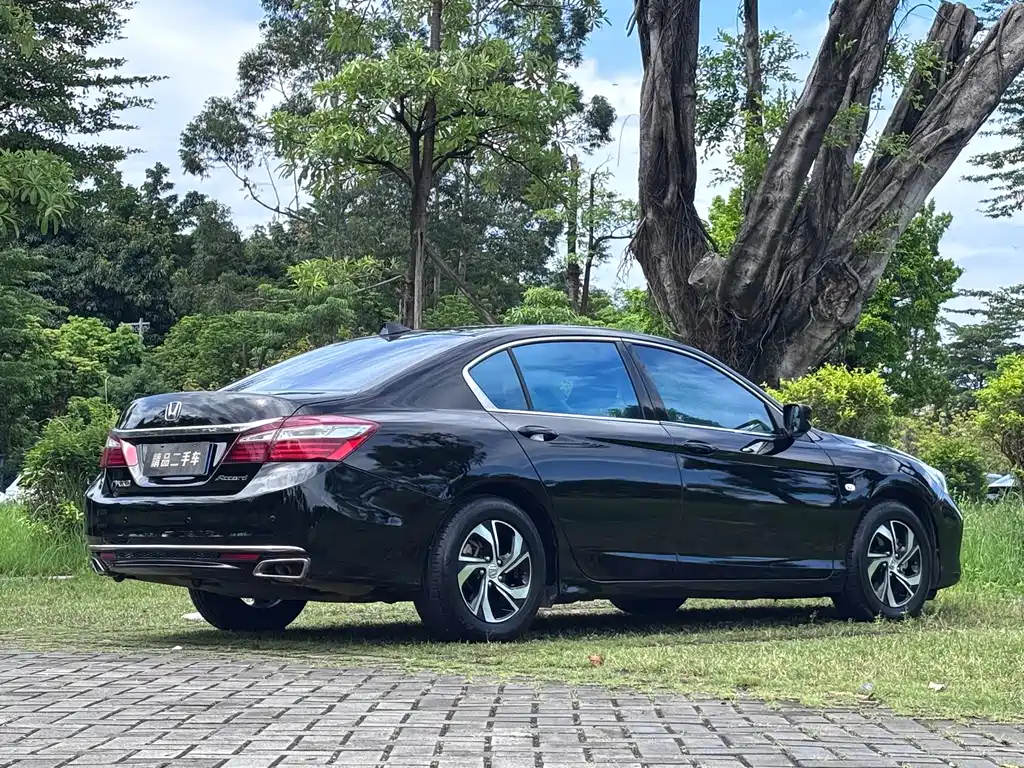 Honda Accord — миниатюра 8