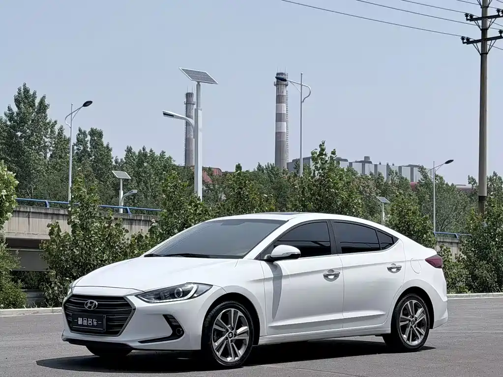 Купить Hyundai Elantra