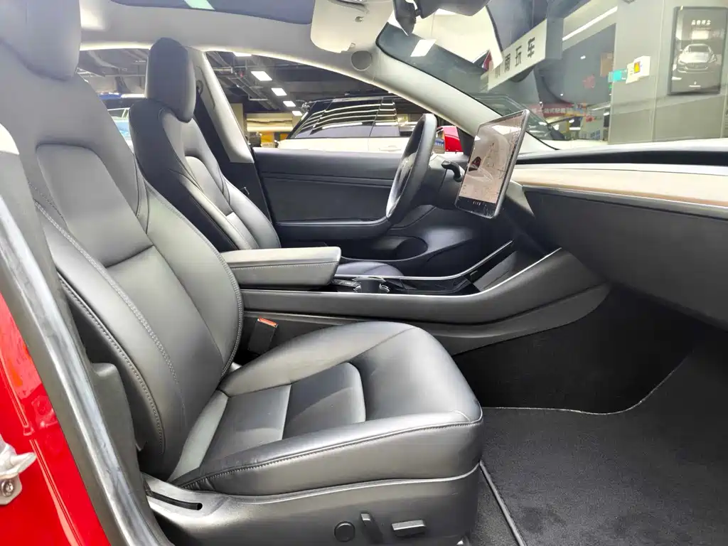 Tesla Model 3 — миниатюра 12