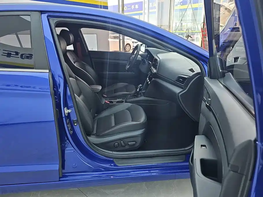 Hyundai Elantra — миниатюра 8