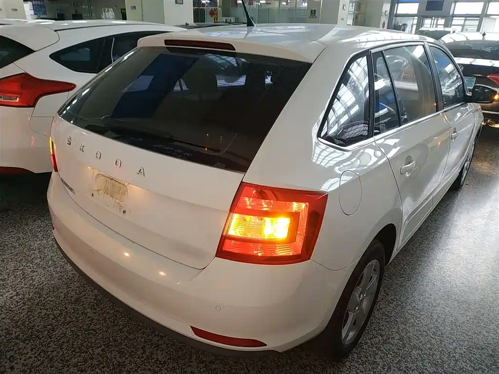 Skoda Rapid Spaceback 2019 1.5L AT Comfort V