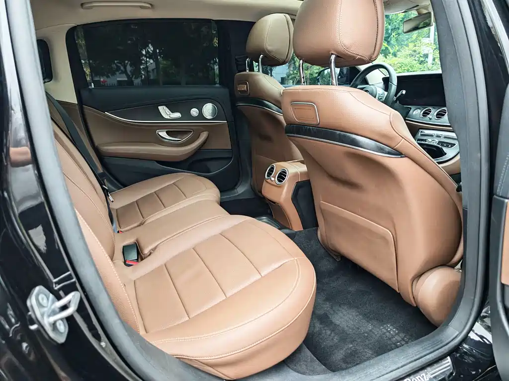 Mercedes-Benz E-Class — миниатюра 14