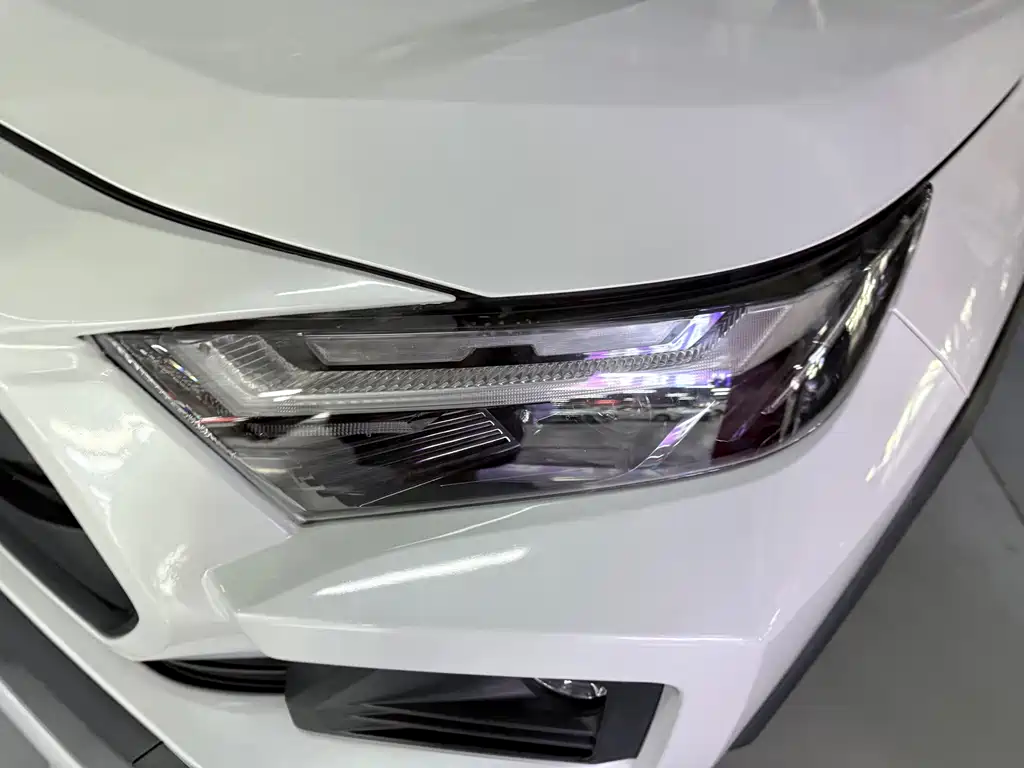 Toyota RAV4 — миниатюра 4