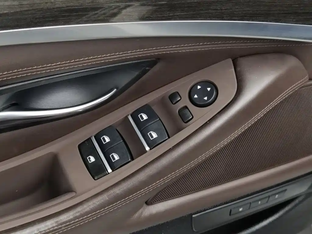 BMW 5 Series — миниатюра 9
