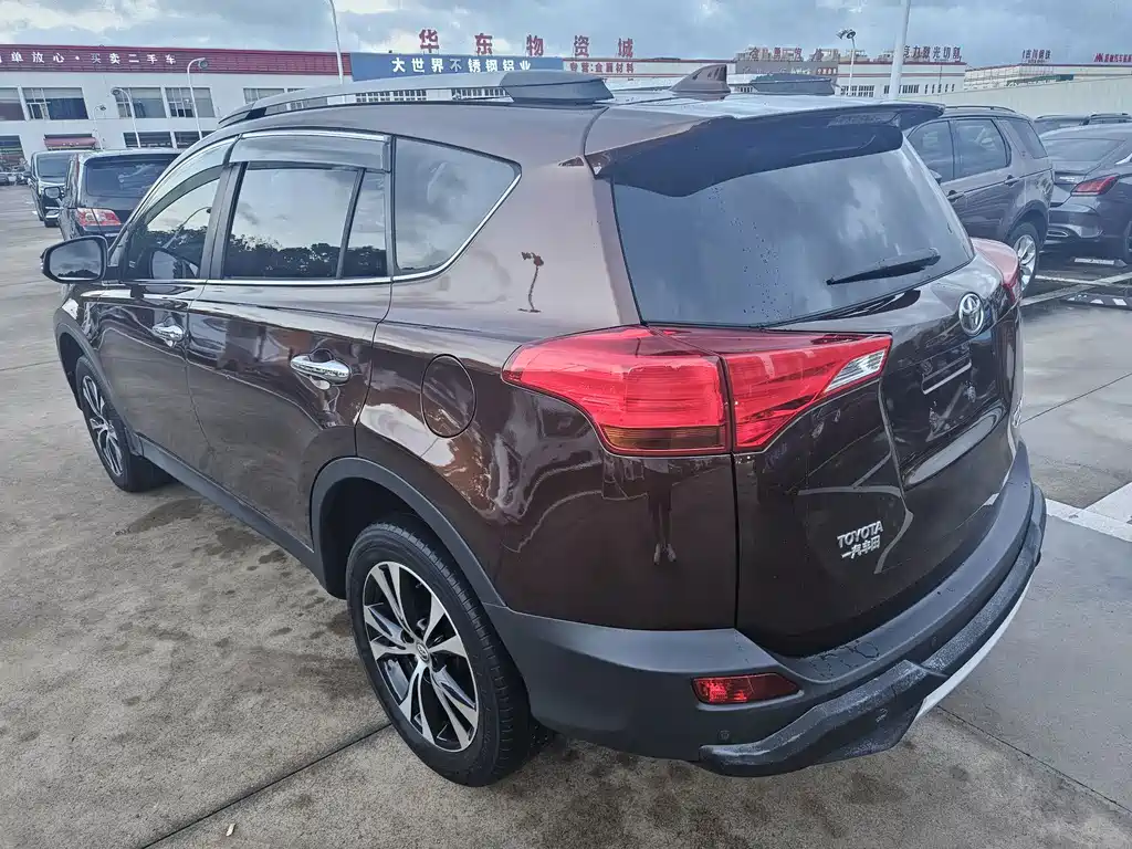 Toyota RAV4 — миниатюра 9