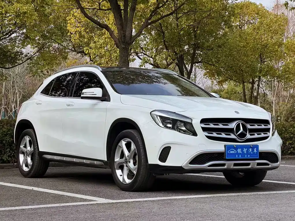 MERCEDES-BENZ GLA