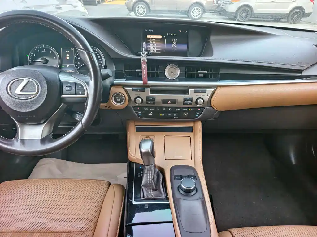 Lexus ES — миниатюра 12