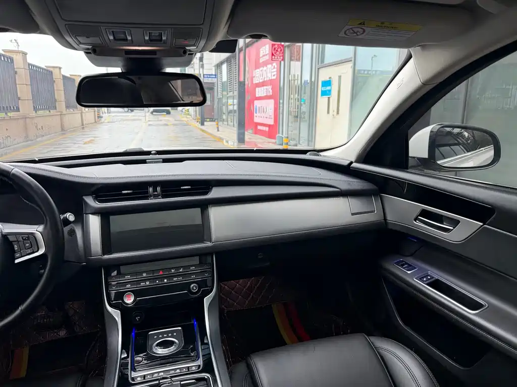 Jaguar XFL — миниатюра 8