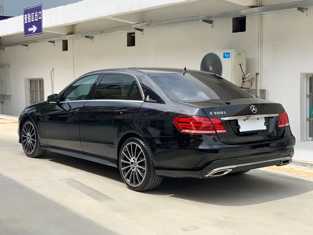 Mercedes-Benz E-Class — миниатюра 11
