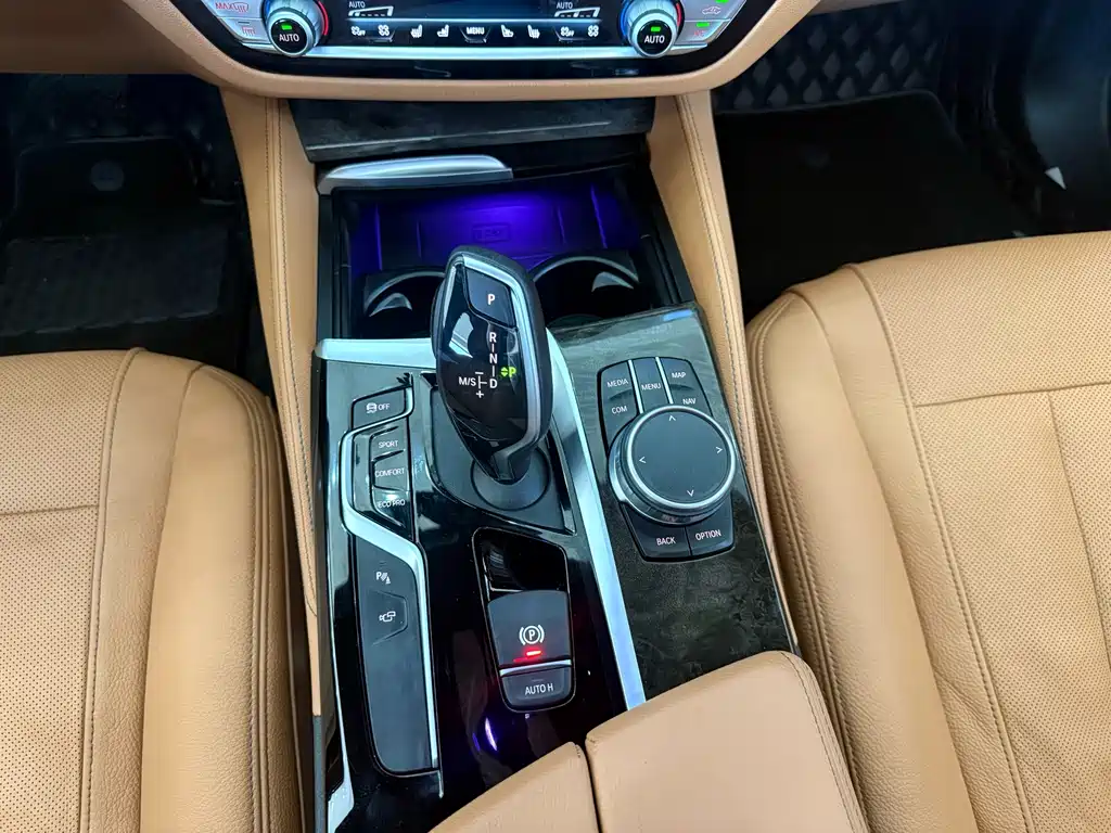 BMW 5 Series — миниатюра 12