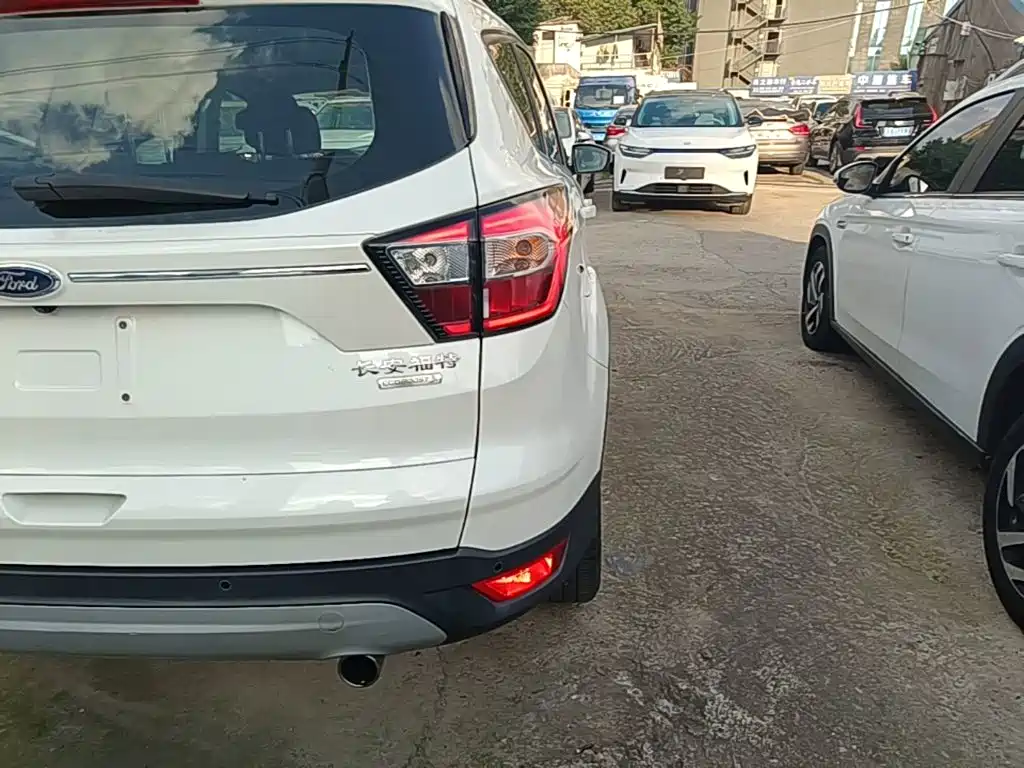 Ford Kuga — миниатюра 8