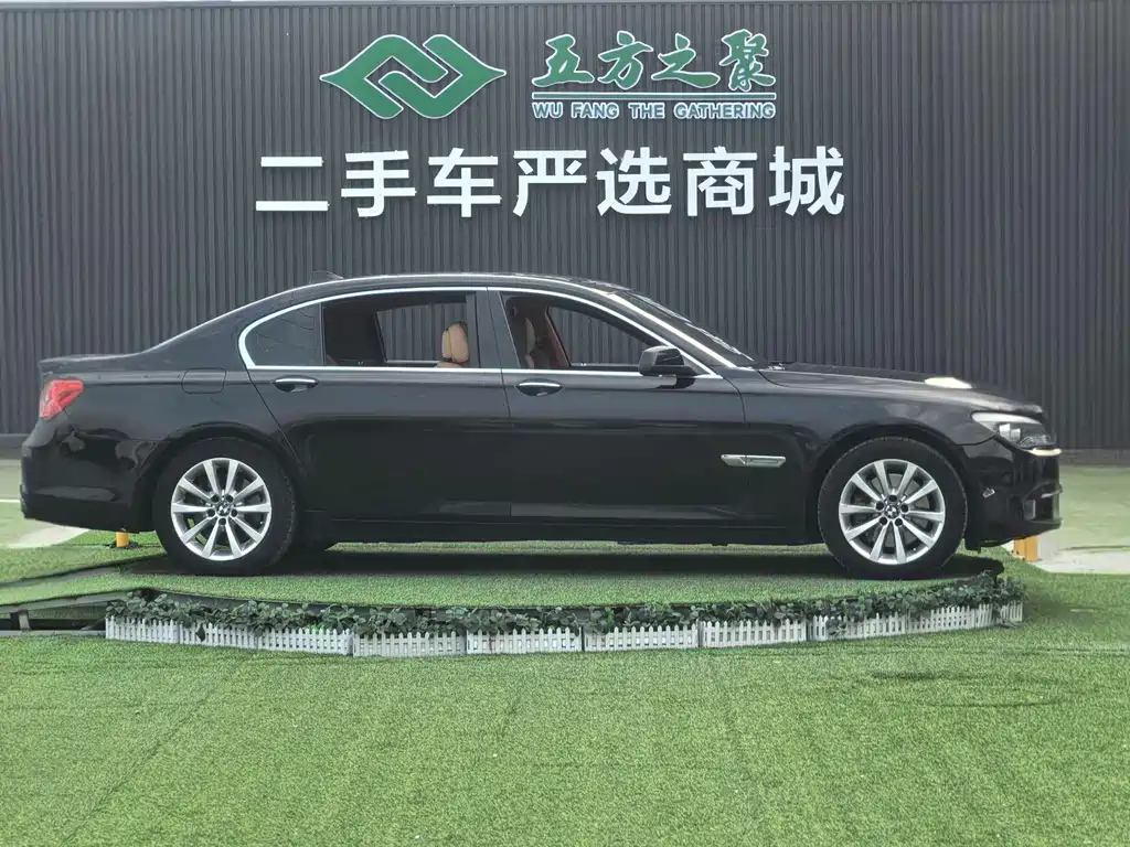 BMW 7 Series — миниатюра 21