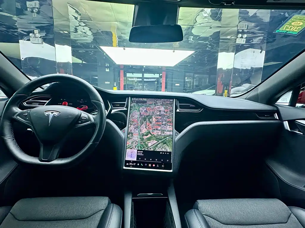 Tesla Model S — миниатюра 10