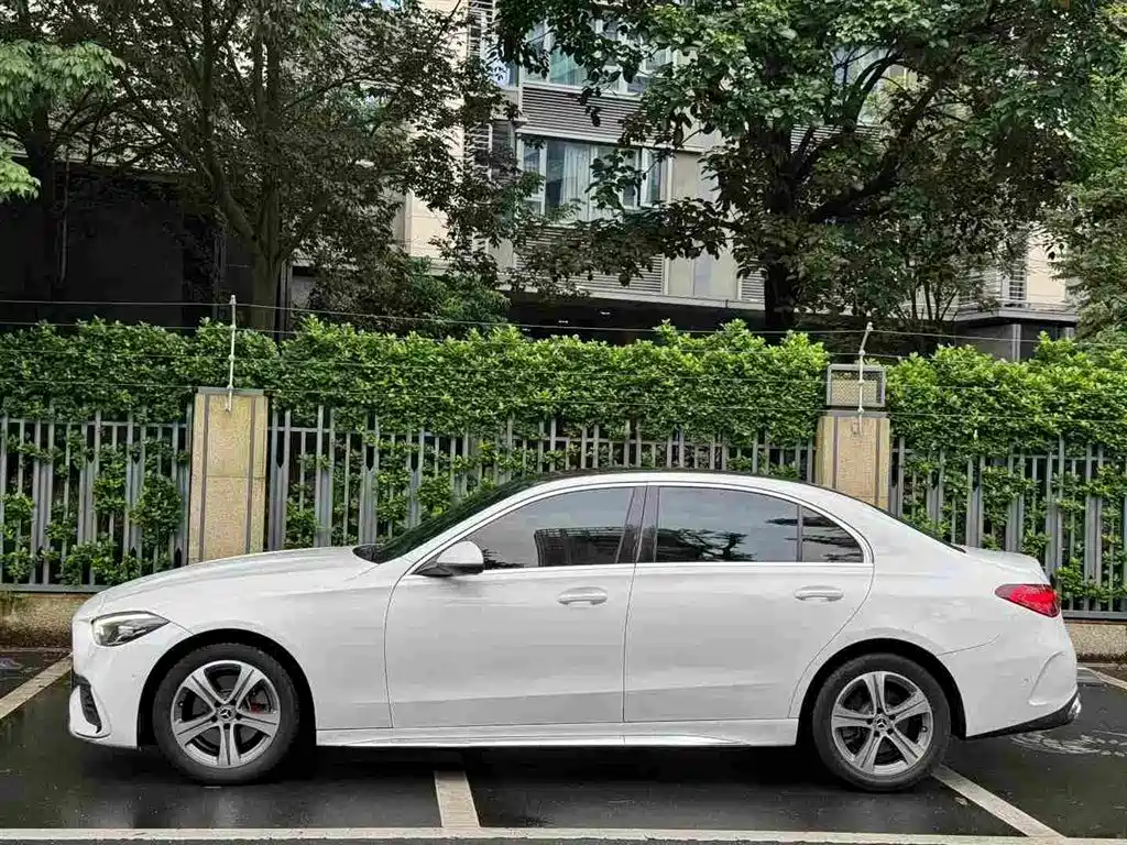 Mercedes-Benz C-Class — миниатюра 2