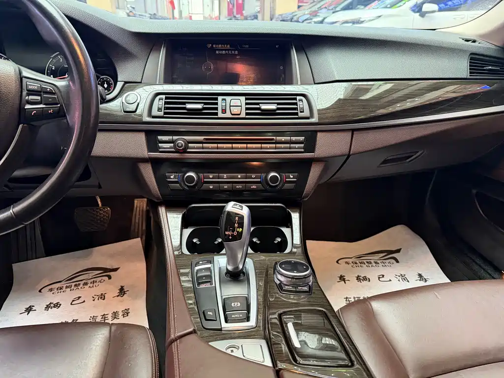 BMW 5 Series — миниатюра 13