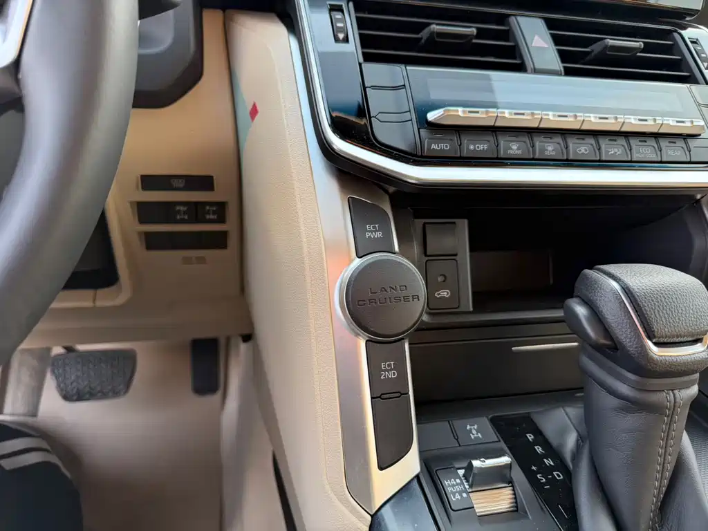 Toyota Land Cruiser 2026 4.0L AT