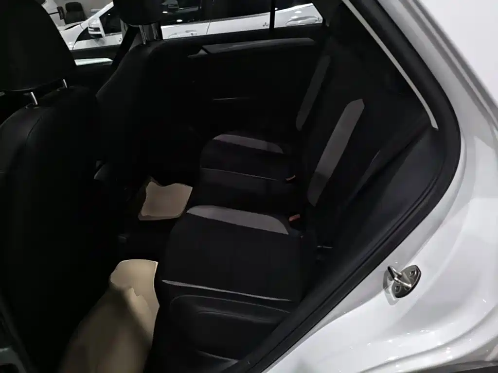 Volkswagen T-Roc — миниатюра 17