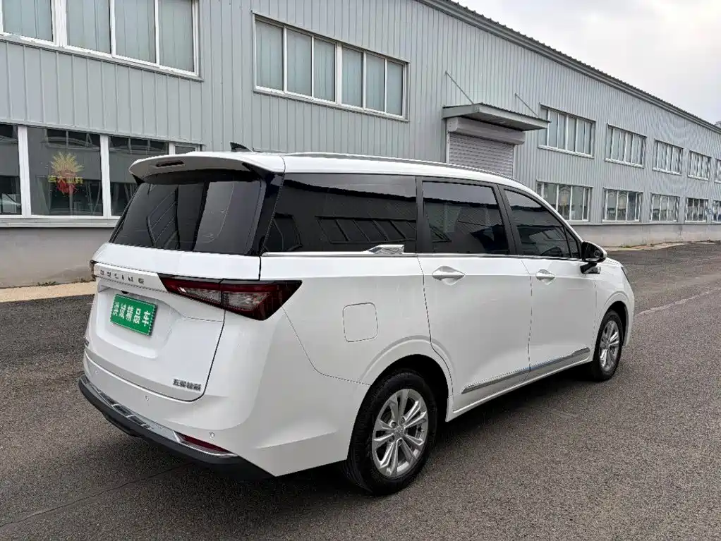Wuling Jiachen — миниатюра 10
