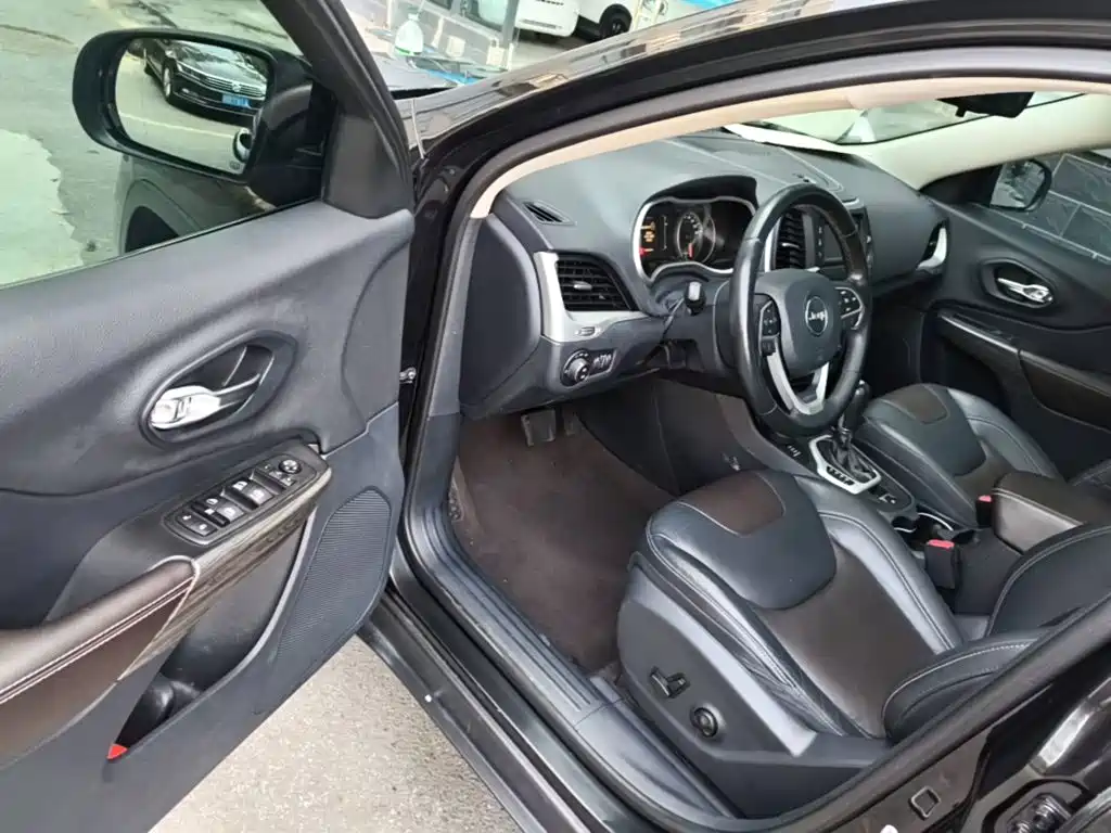 Jeep Cherokee — миниатюра 16