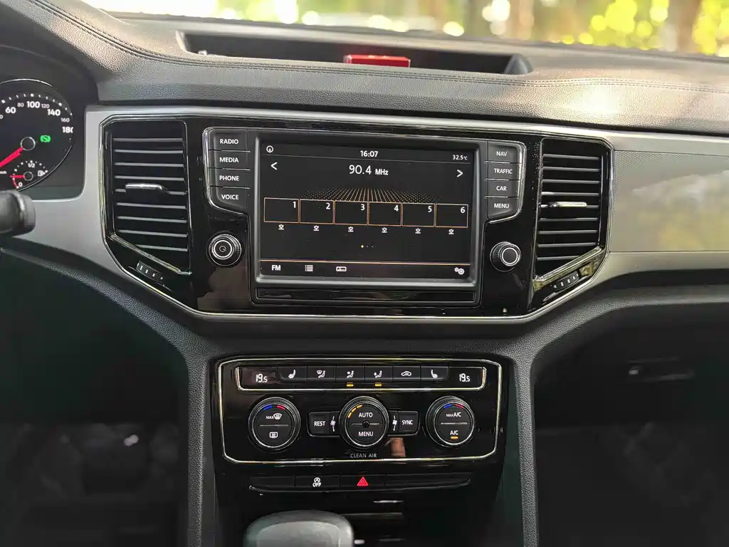 Volkswagen Teramont — миниатюра 8