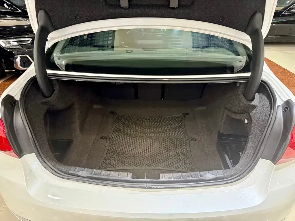 BMW 3 Series — миниатюра 12